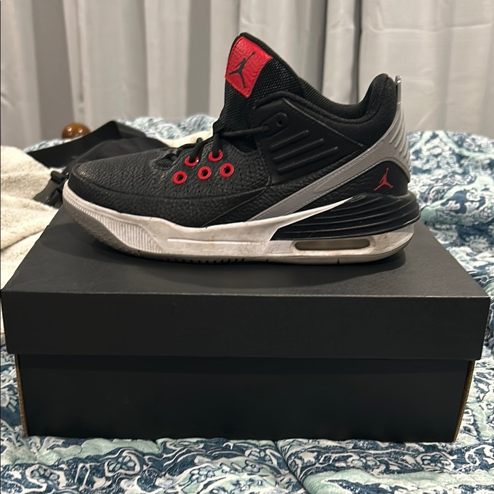 NIKE Jordan Max Auras